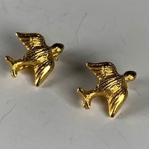 Vintage tiny bird collar pins.